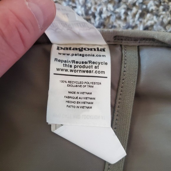 Patagonia Green Backpack Durable Water-Resistant Design - Picture 14 of 16